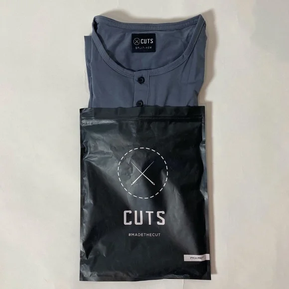 Cuts Clothing Men's Split Hem Crew Neck Button T-Shirt - Large New In Pack