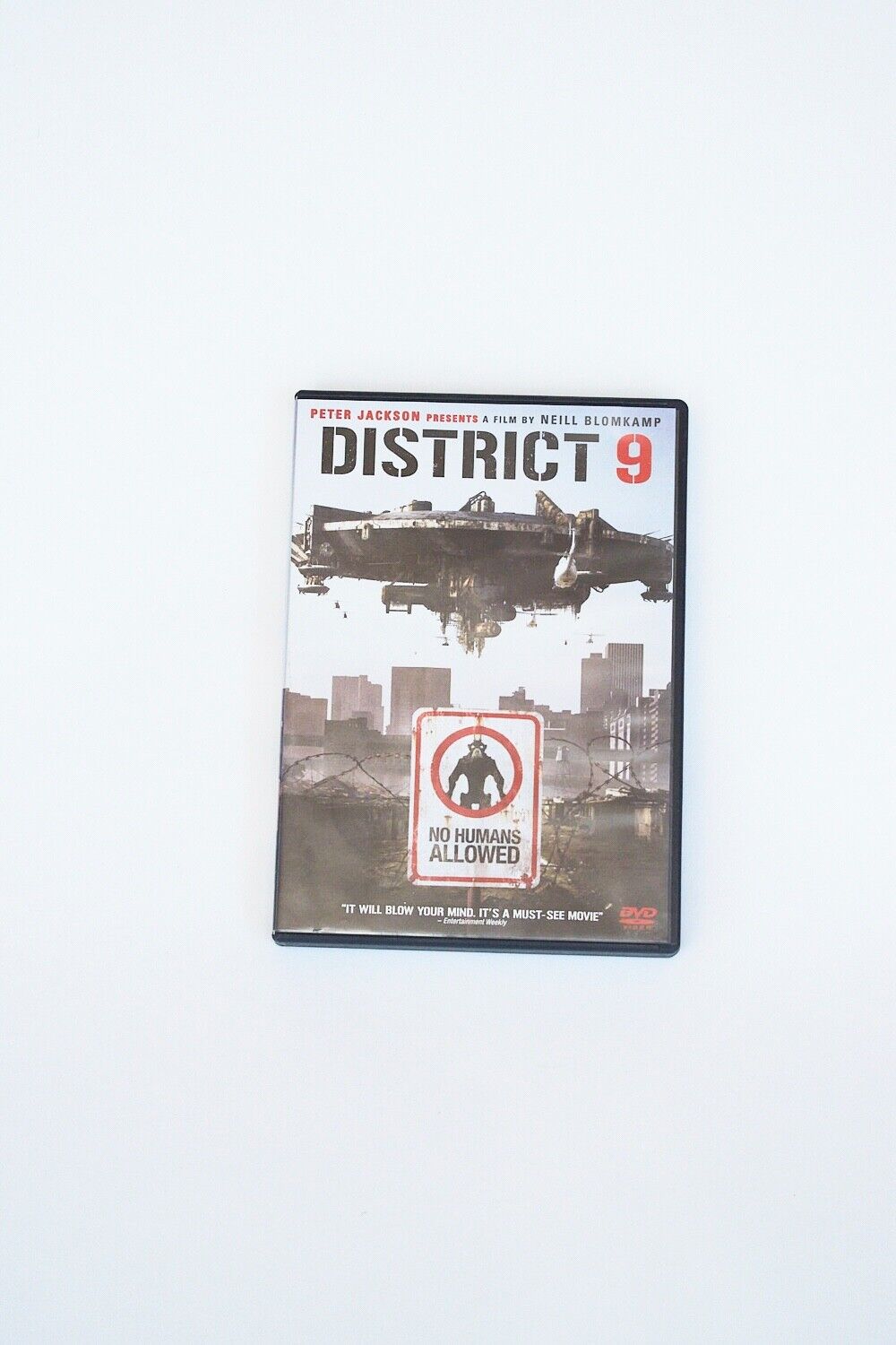 District 9 DVD 2009 Widescreen Special Features Like New